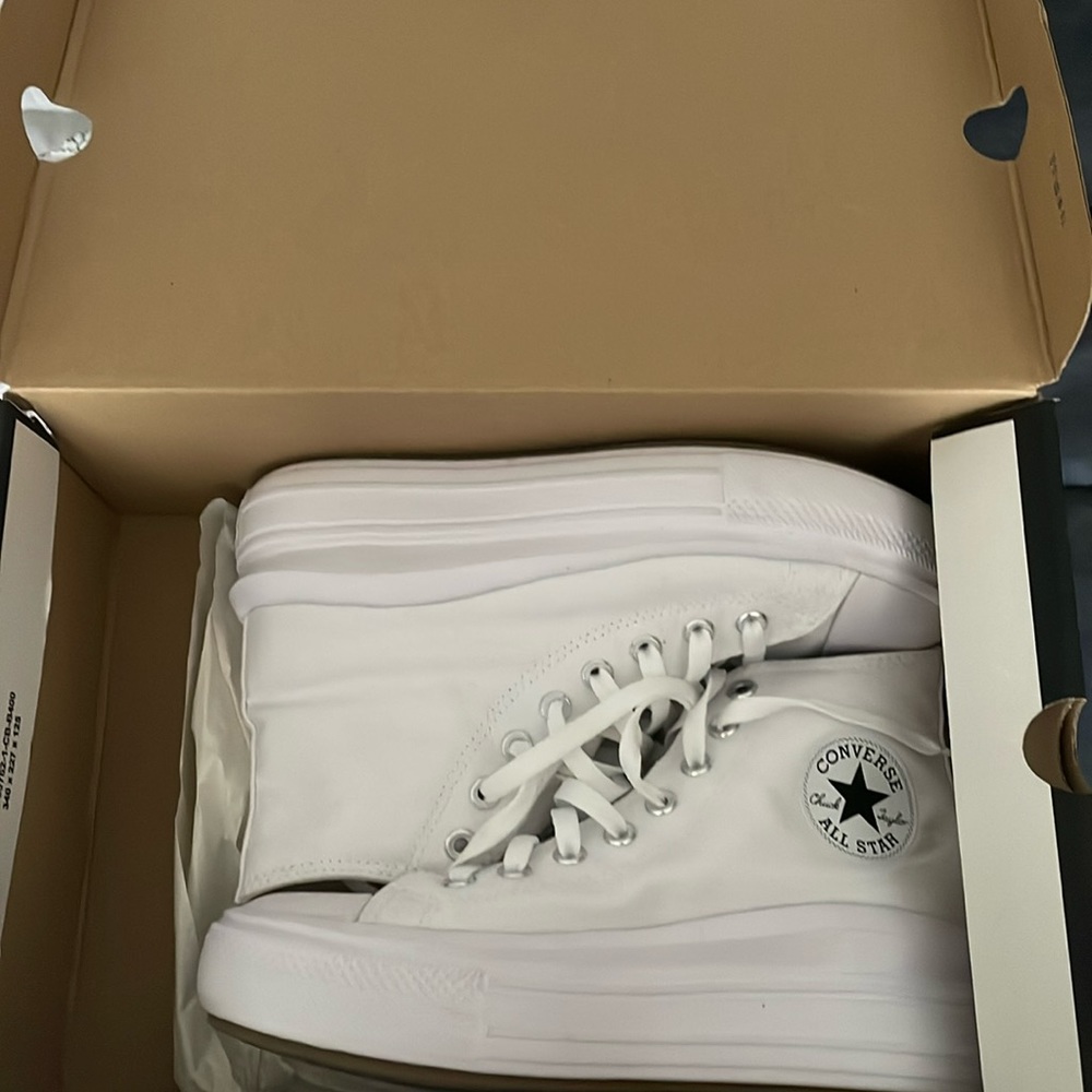 BRAND NEW, WORN ONCE CONVERSE LIFT HIGH TOPS 🤍